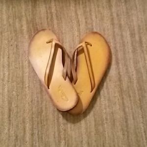 Clarks leather flip flops size 7 barely worn.